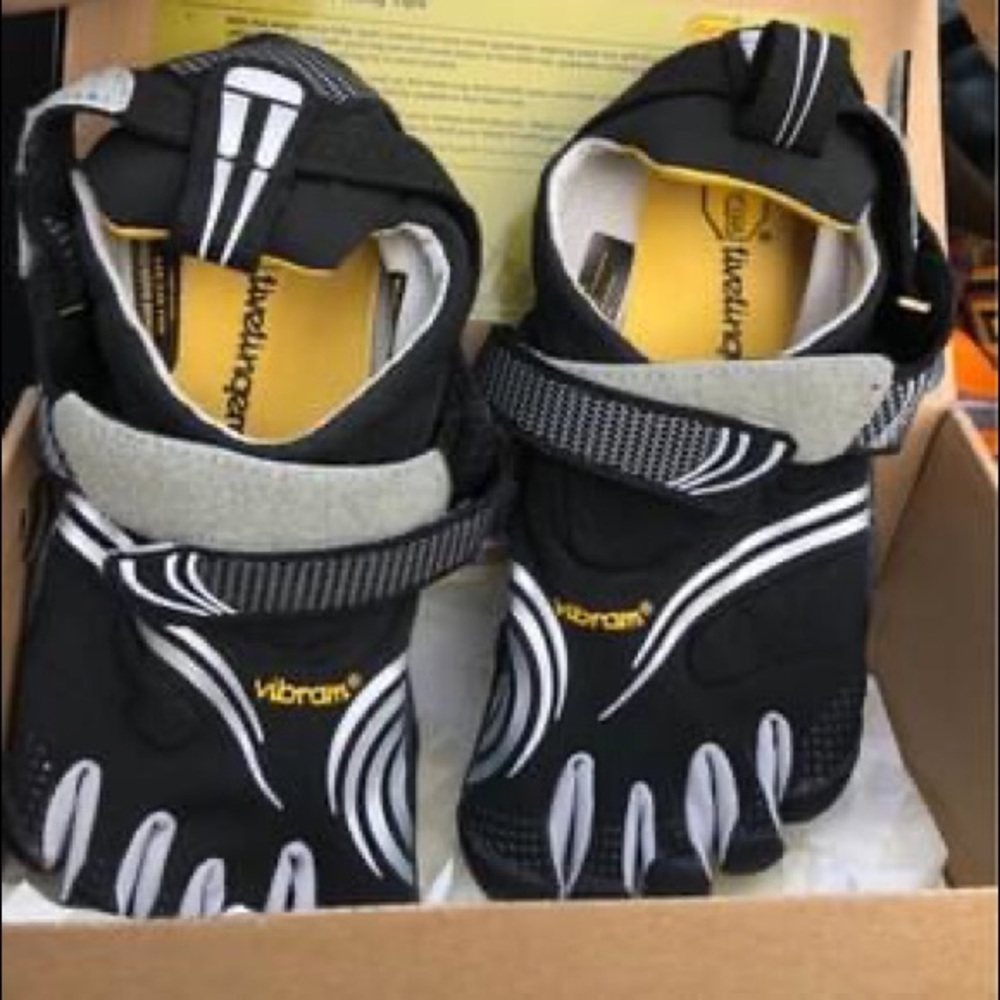 Vibram KMD Sport size 10womens, 40 Eu worn once